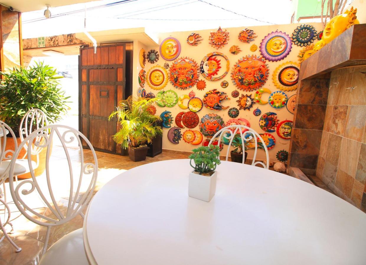 Papagayo Hotel Boutique Playa del Carmen Exterior photo A patio in the center of the house
